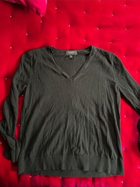 Banana Republic Women’s Black V-Neck Sweater Lightweight Knit